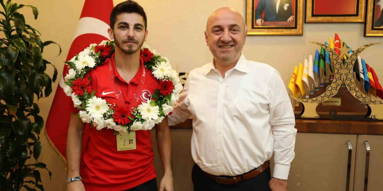 Eray Şamdan’dan 100. Yılda Anlamlı Madalya