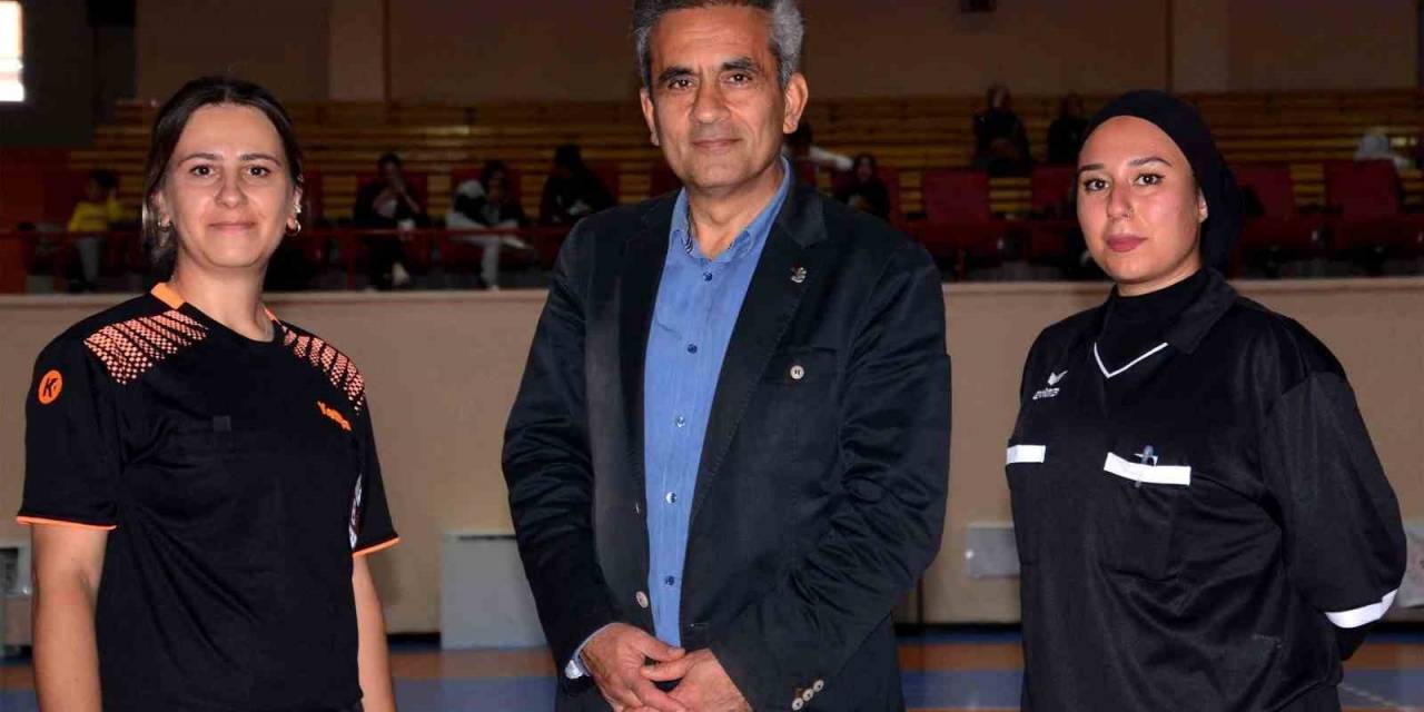 Cumhuriyet Kupası Hentbol Turnuvası Tamamlandı