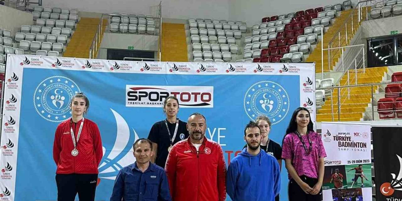 Büyükşehir Belediyesporlu Badmintoncular Yine Zirvede
