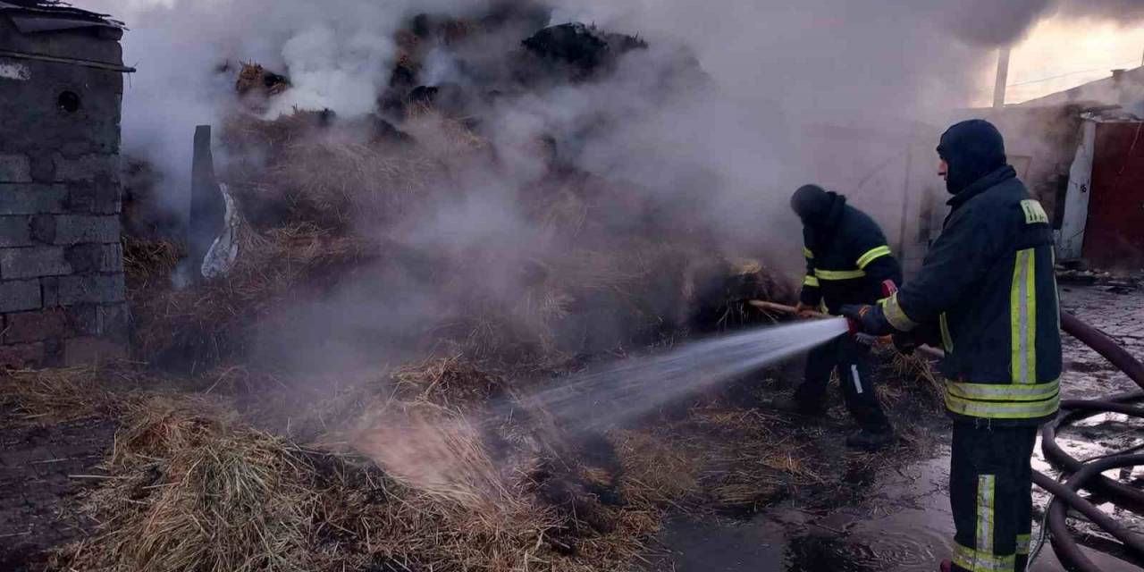 Kars’ta Otomobil Yanarak Kül Oldu