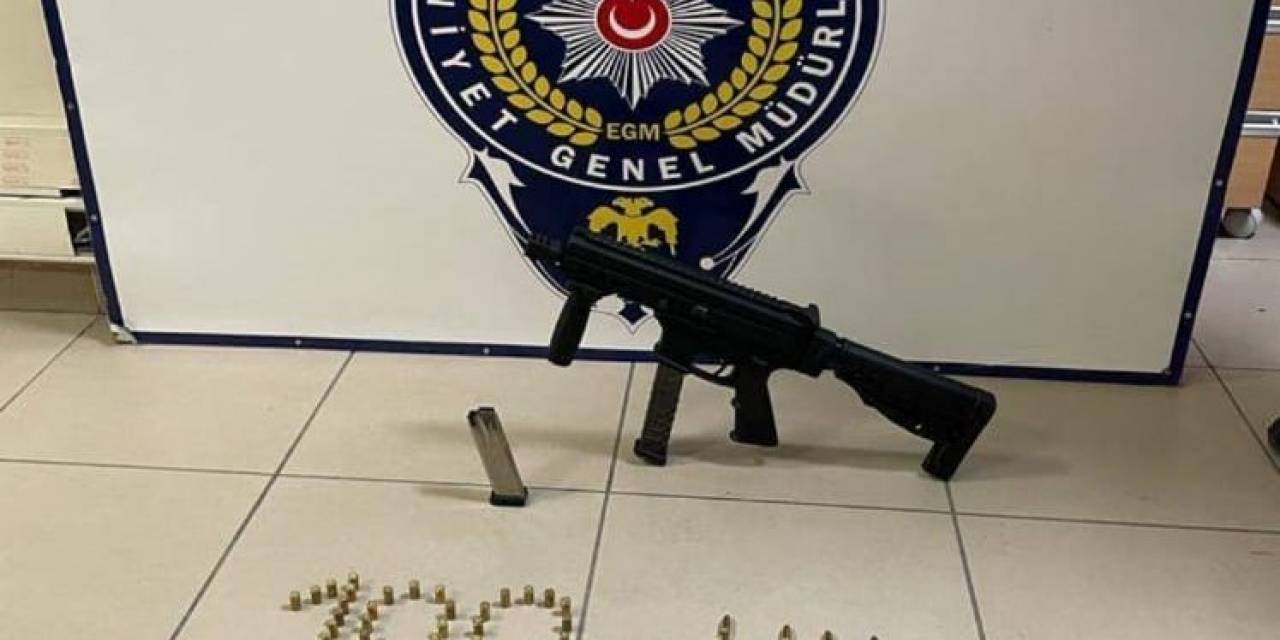Konvoyda Havaya Ateş Açmıştı, Bagajdan Makineli Tüfek Çıktı