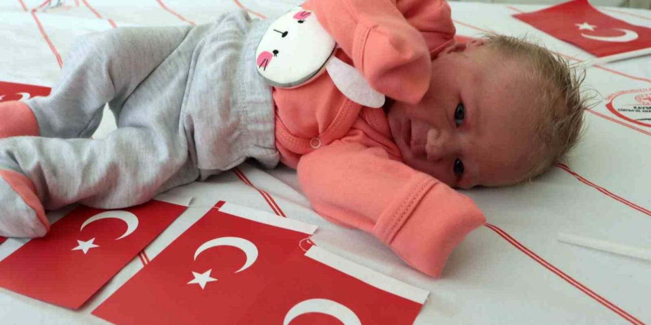 Cumhuriyet’in İkinci Asrında Gözünü Dünyaya Açtı