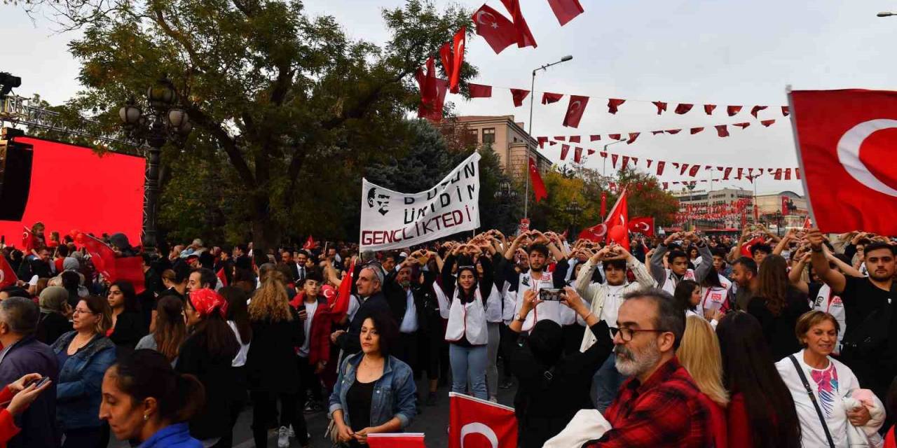 Cumhuriyetin 100. Yılında Başkentliler Tek Yürek Oldu