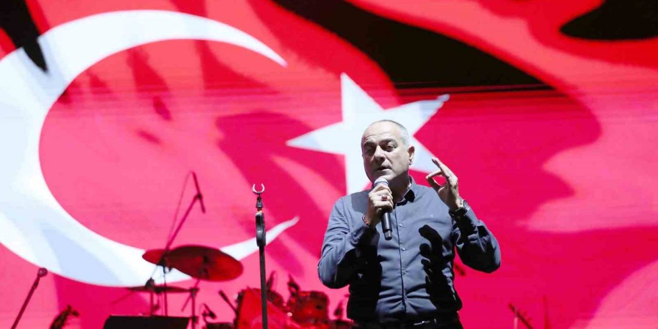 Gemlik’te Cumhuriyet Coşkusu Cadde Ve Meydanlara Sığmadı