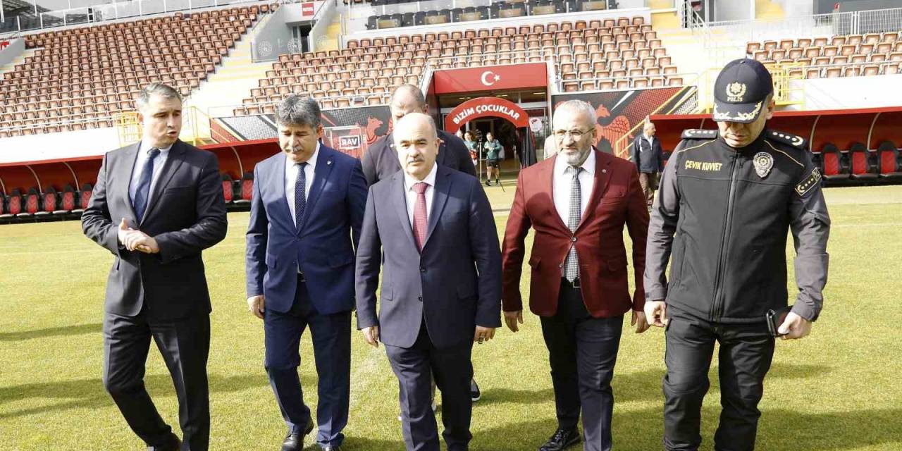 Vali Dağlı’dan Çorumlulara Milli Maç Daveti