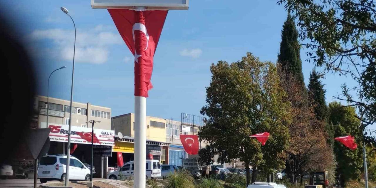 Küçük Sanayi Sitesi Türk Bayraklarıyla Donatıldı