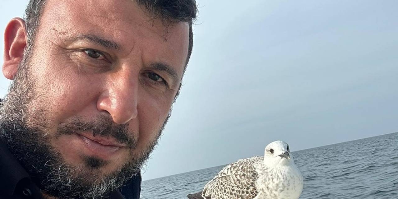 Denize Açıldıkları ’martı’ İle Tuttukları Balıkları Paylaştılar