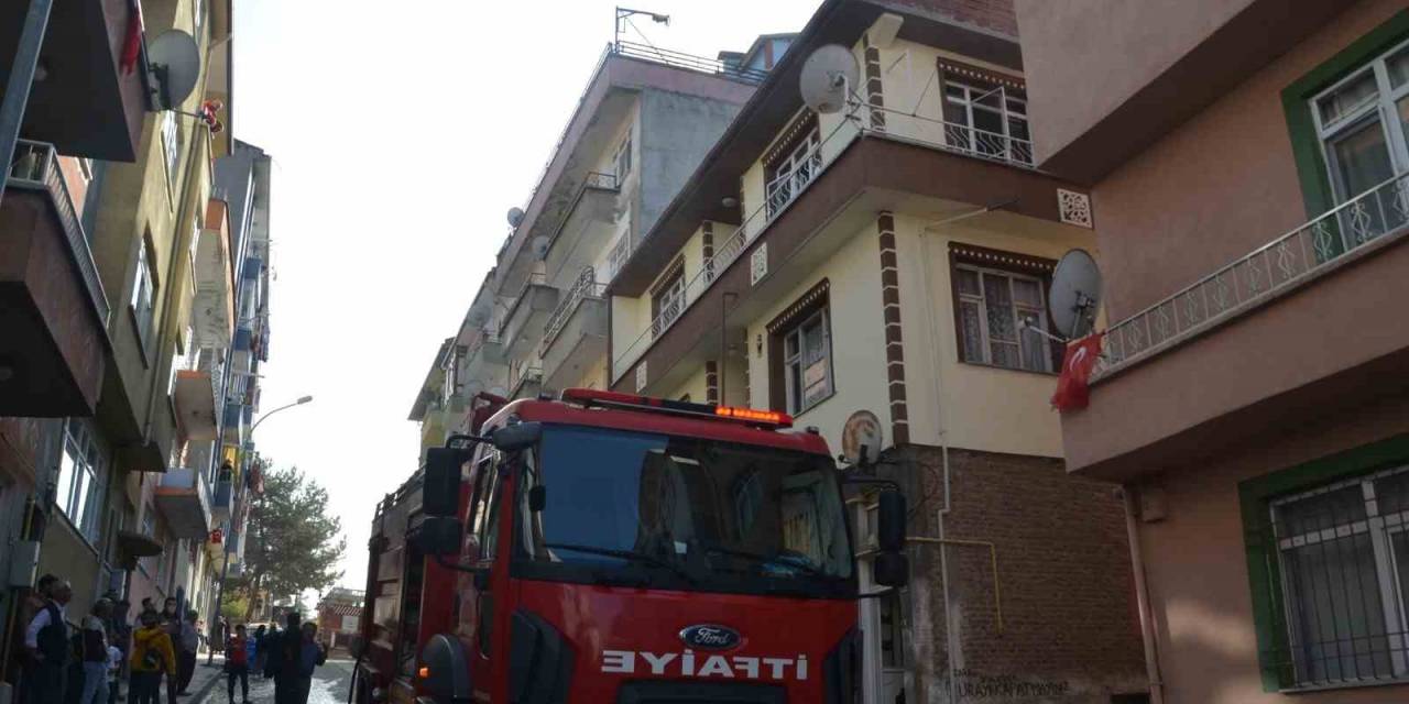 Çakmakla Oynayan Çocuklar Evi Ateşe Verdi
