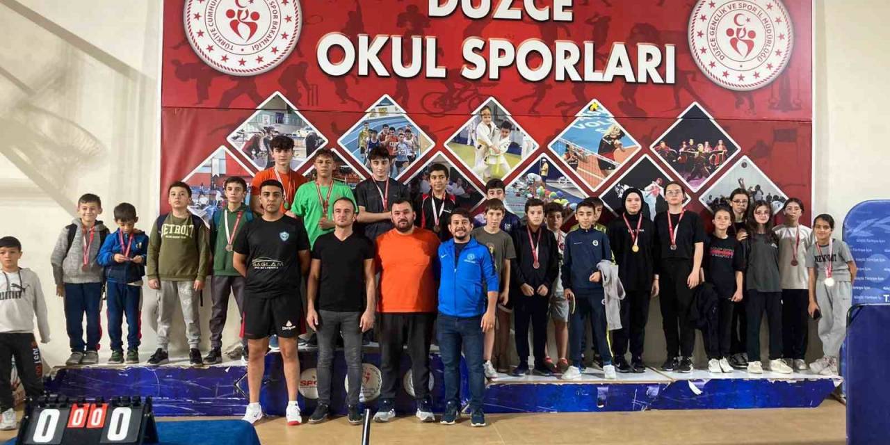 Dereceye Girmek İçin Raket Salladılar