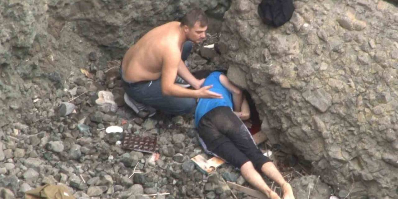 Sarıyer’de Kayıklara Tırmanma Macerası Faciayla Bitti: Uçurumdan Düşen Genç Ağır Yaralandı