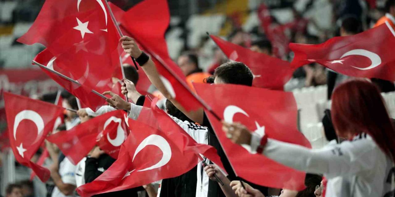 Beşiktaş’ta Galibiyete Rağmen ‘İstifa’ Sesleri