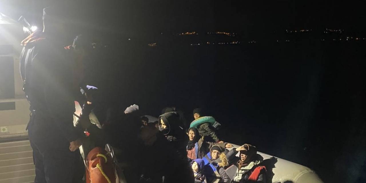 Ayvacık Açıklarında 19 Kaçak Göçmen Yakalandı