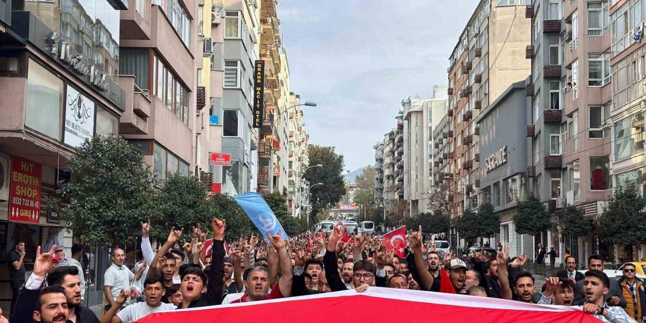 Bursa’da Çarşamba Mahallesi Kırmızı Beyaza Büründü