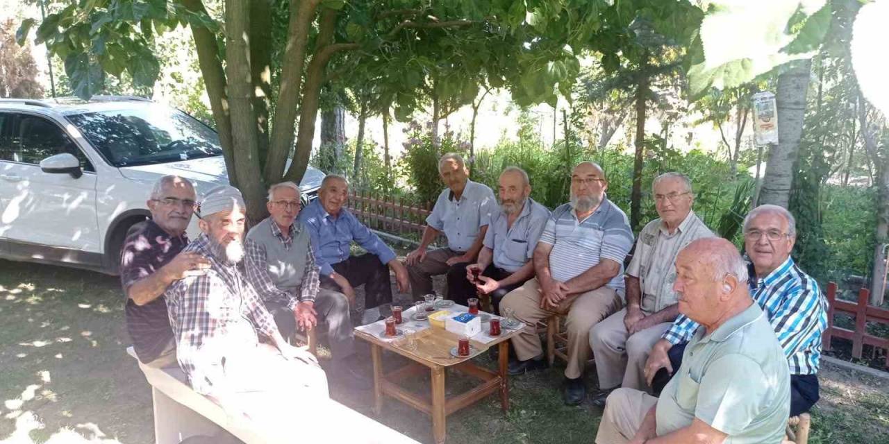 İlkokulu Mezunları, 60 Yıl Sonra Bir Araya Geldi