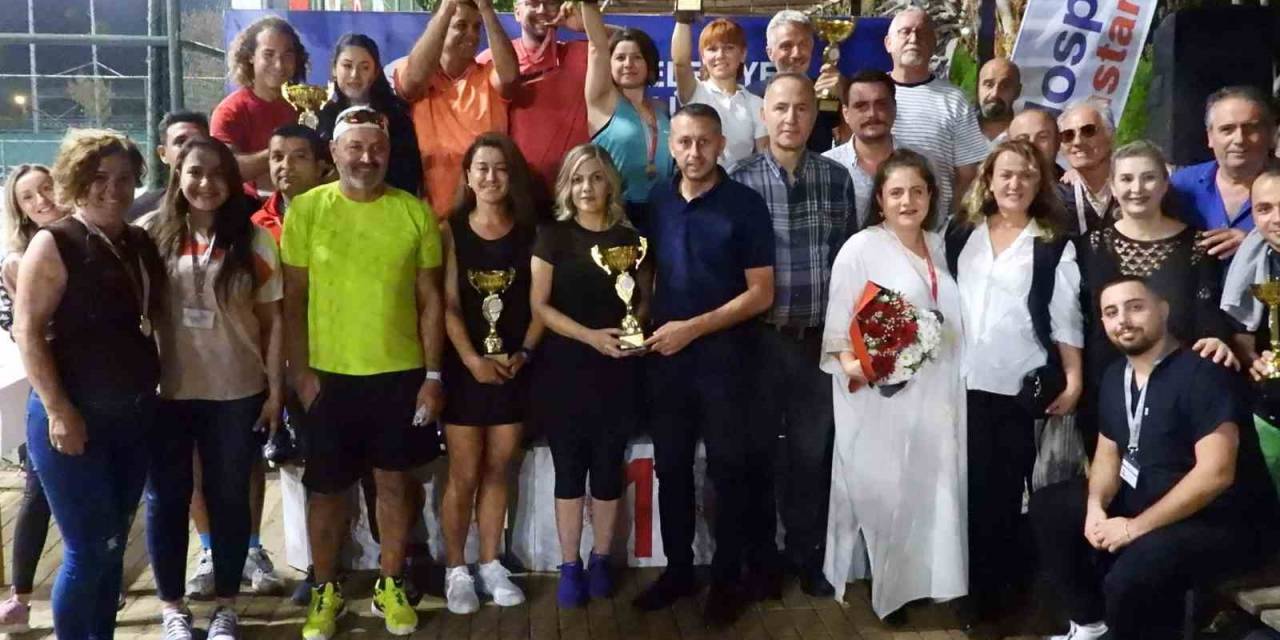 Kepez’de Tenisli Cumhuriyet Coşkusu