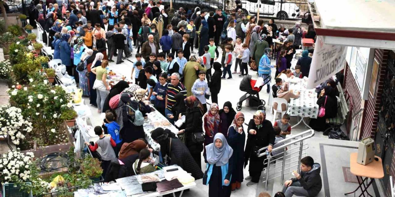 Kurulan Hayır Çarşısı Geliri Filistin’e Bağışlanacak