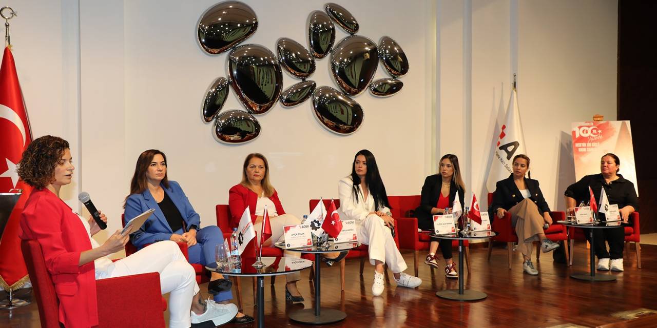 “Cumhuriyetin 100. Yılında 100 Güçlü Kadın” Paneli Yapıldı