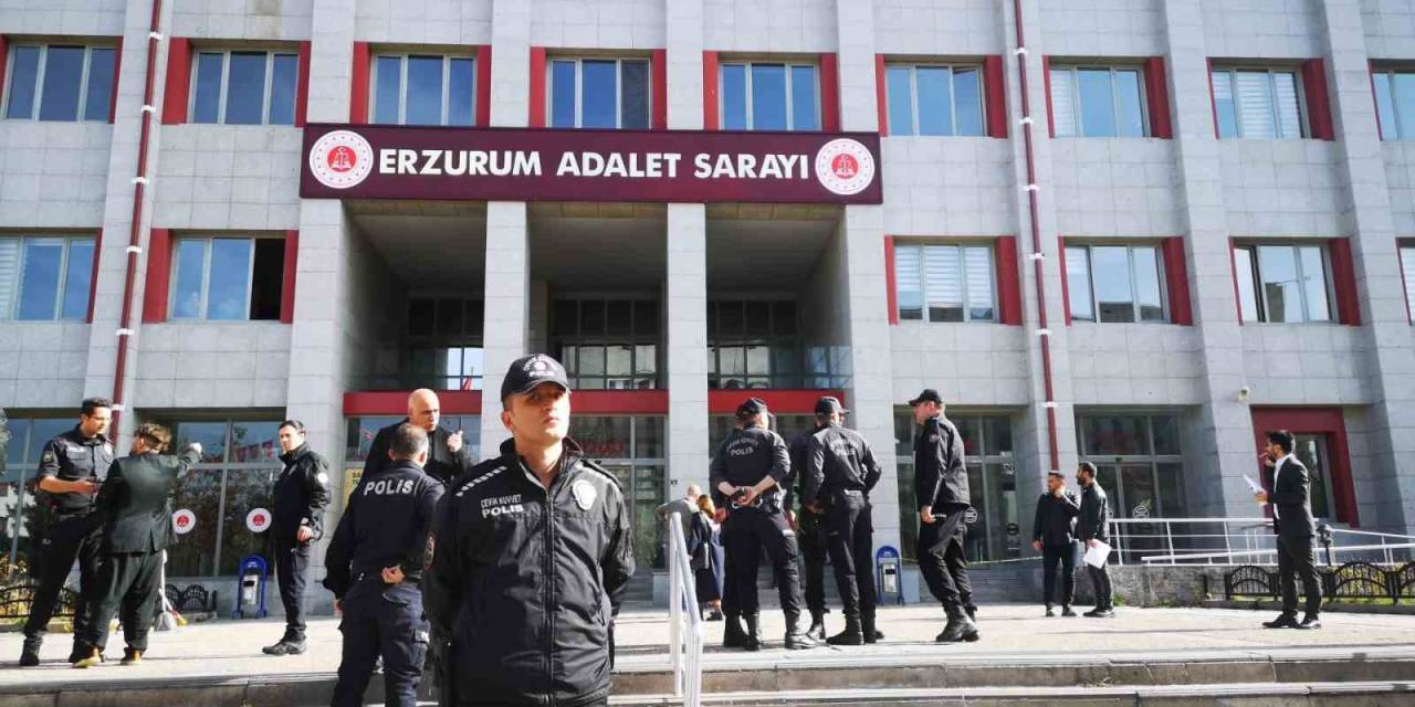 Oğulların Cinayet Davasında Babaların Bıçaklı Kavgası