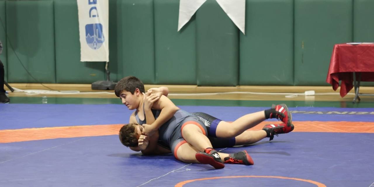 Cumhuriyet Kupası İçin Güreştiler