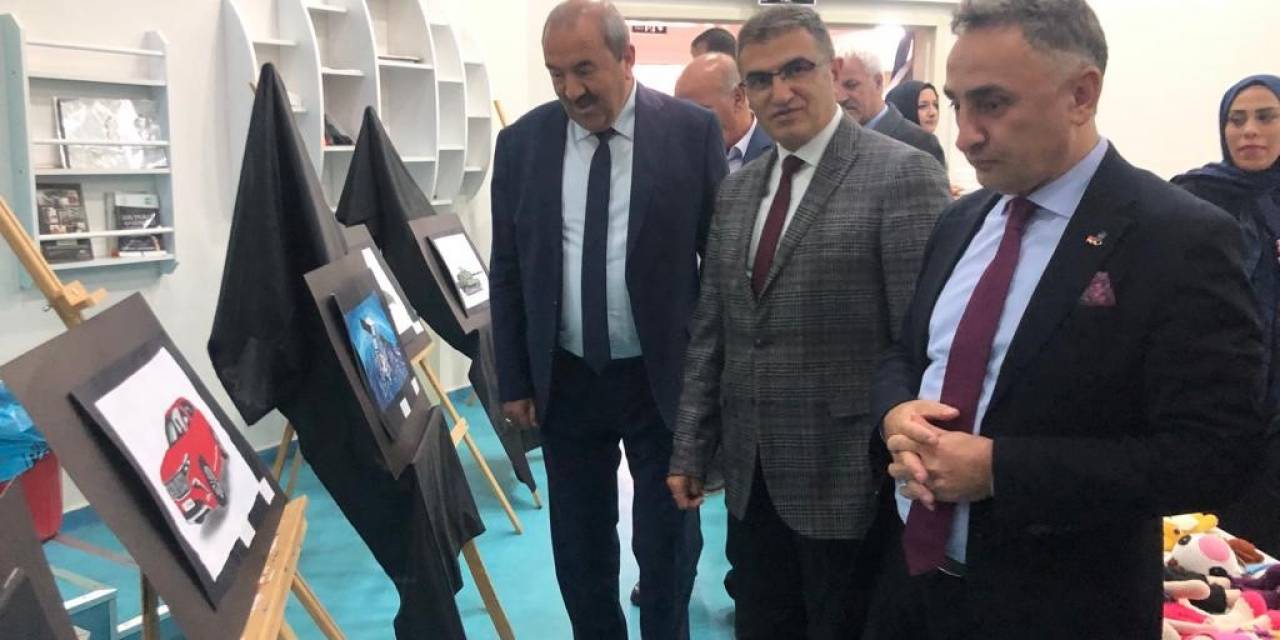 Çocuklar Gönüllerinden Geçenleri Eserlerinde Resmetti