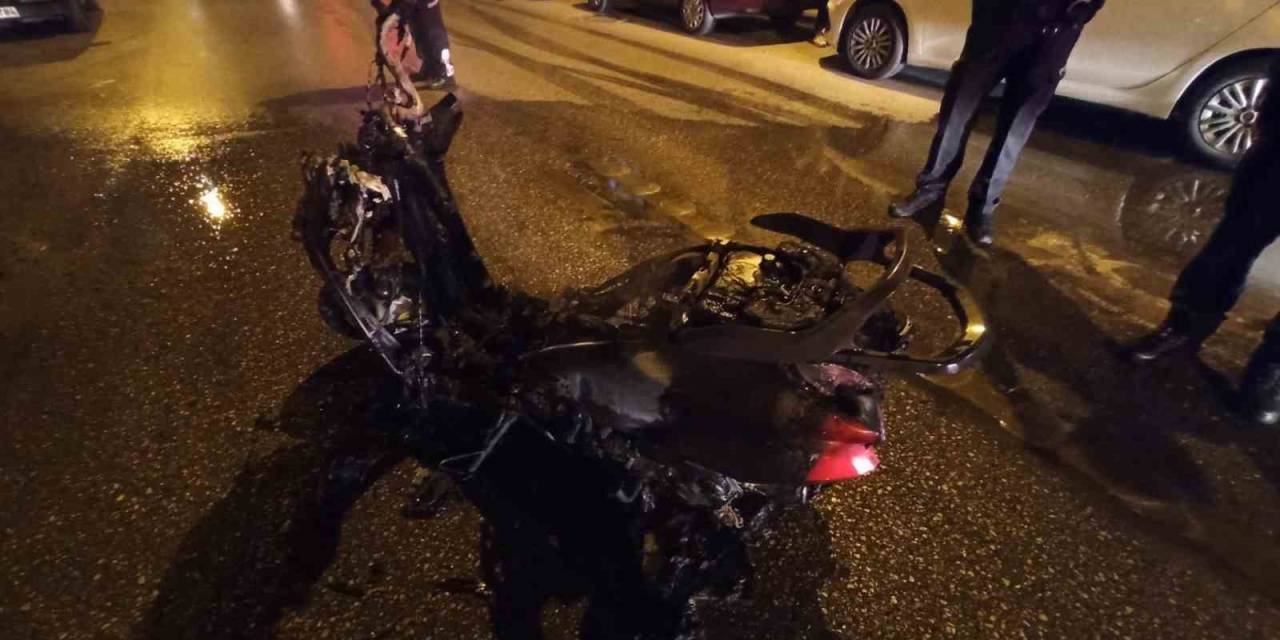 Seyir Halinde Alev Alan Motosiklet Demir Yığınına Döndü