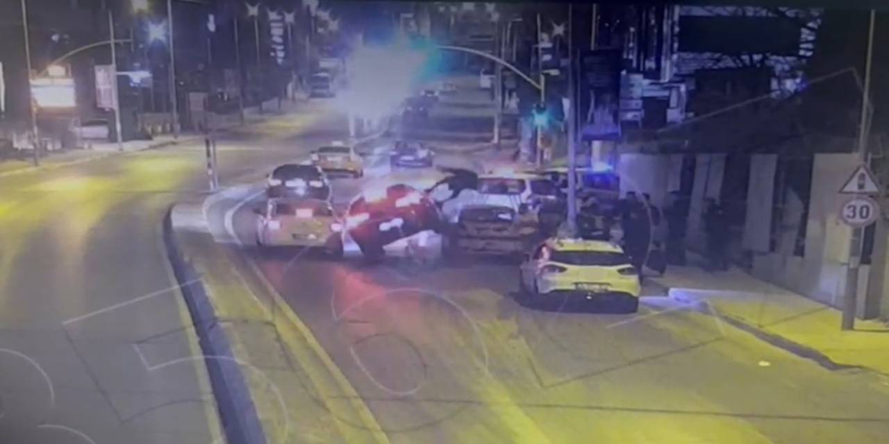 İstanbul’da İlginç Kaza Kamerada: Çarptığı Bekçi Takla Atıp Tavana Düştü
