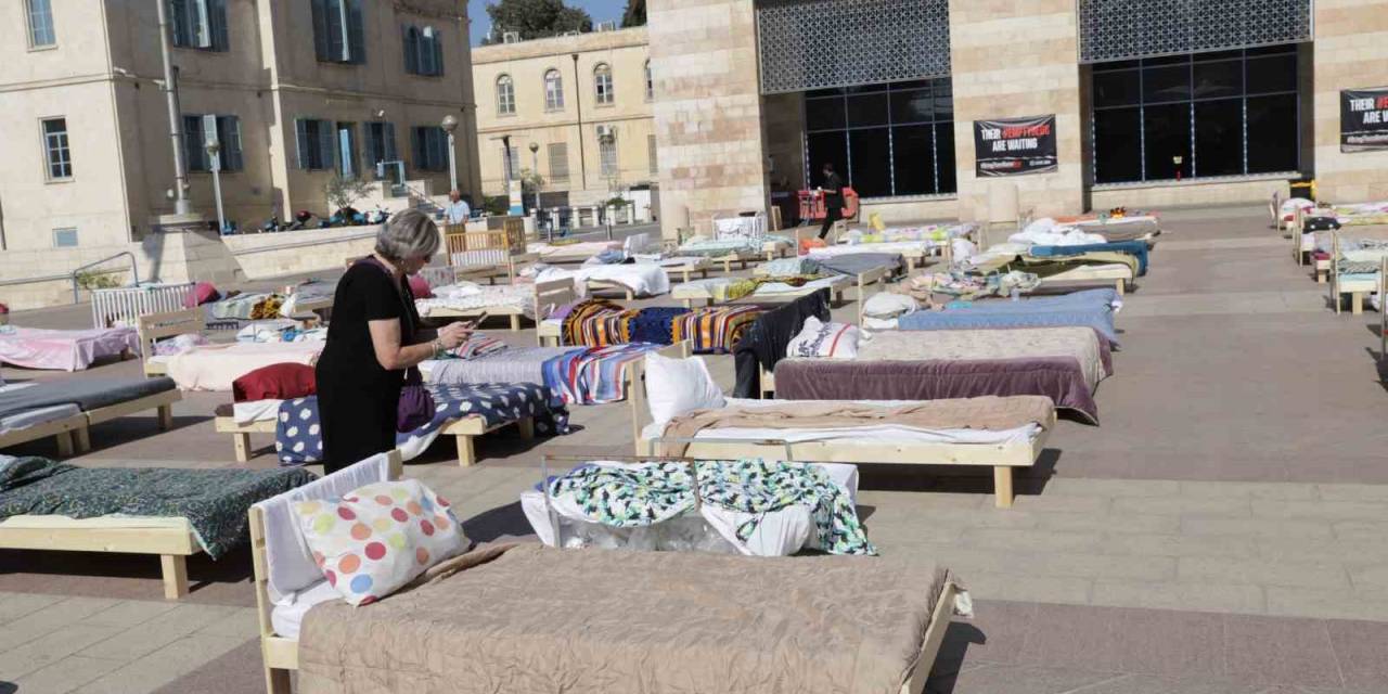 Hamas’ın Rehin Aldığı İsrailliler İçin “Yataklı” Protesto