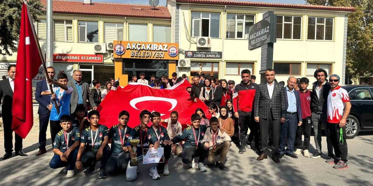 Elazığ’da ’100. Yılında Cumhuriyet’ Yarışmasında Dereceye Giren Öğrencileri Ödüllendirdi