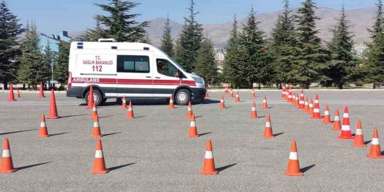 Niğde’de Uygulamalı Ambulans Sürüş Güvenliği Eğitimi Verildi