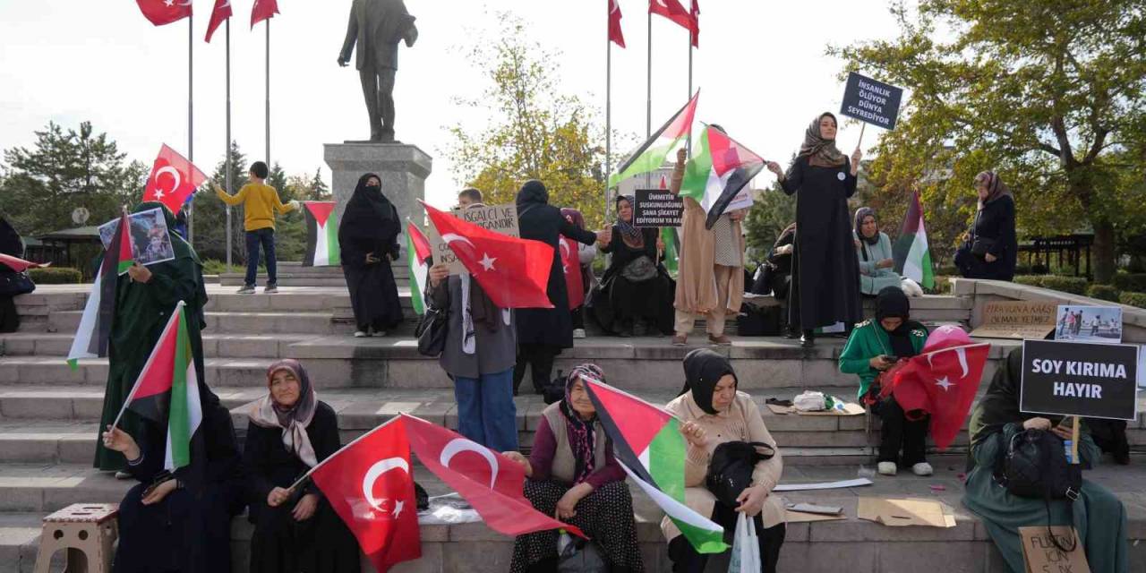 Kırıkkaleli Kadınlar, Filistin’e Destek İçin Oturma Eylemi Yaptı