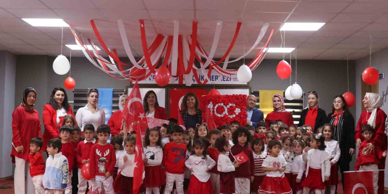 Van Büyükşehir Belediyesi Minikler İçin 100. Yıl Etkinliği Düzenledi