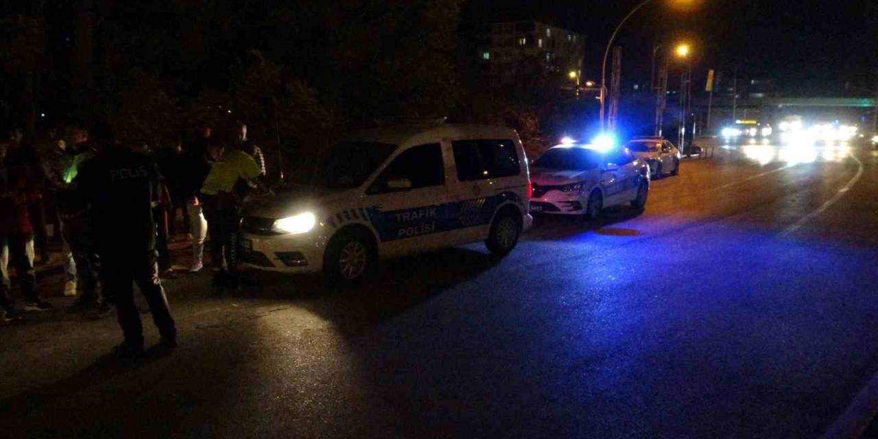 İki  Aracın Karıştığı Kazada Ortalık Savaş Alanına Döndü: 2 Yaralı