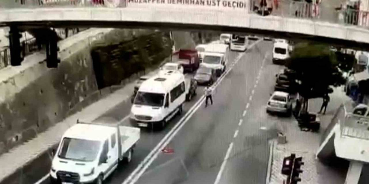 Türk Polisinin Türk Bayrağı Hassasiyeti Yürekleri Isıttı