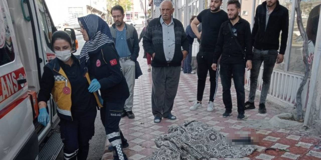 Balkondan Düşen Yaşlı Adamın Feci Ölümü Kamerada