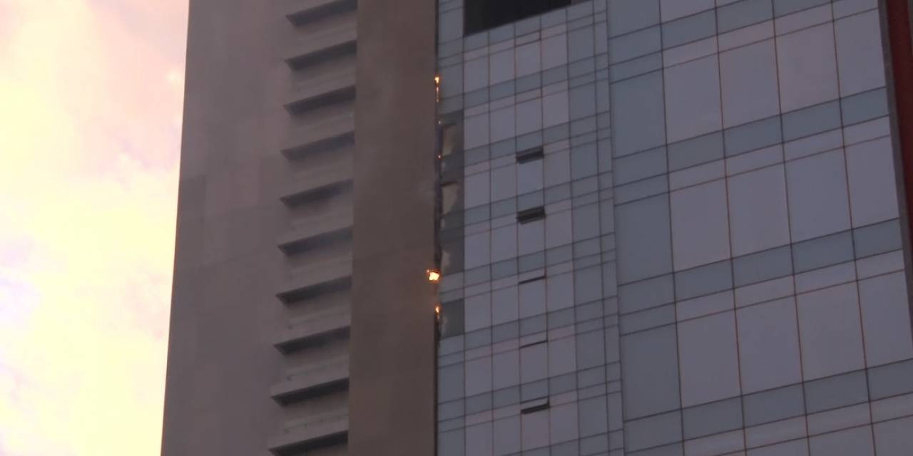 Şişli’de 42 Katlı Torun Center’dan Alevler Yükseldi