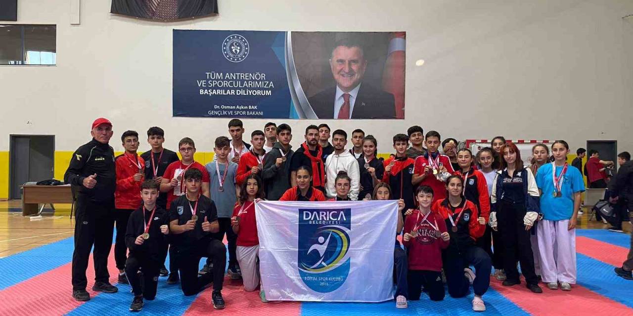 Turnuvada Madalyaları Topladılar