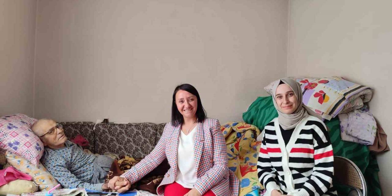 Başkan Tekin, Hasta Ve Yaşlı Vatandaşları Yalnız Bırakmıyor