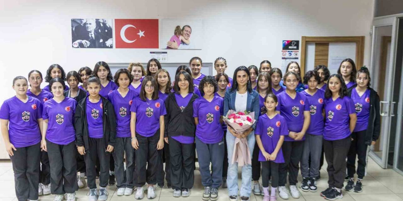 Kır Çiçekleri, Milli Atlet Nevin Yanıt İle Buluştu