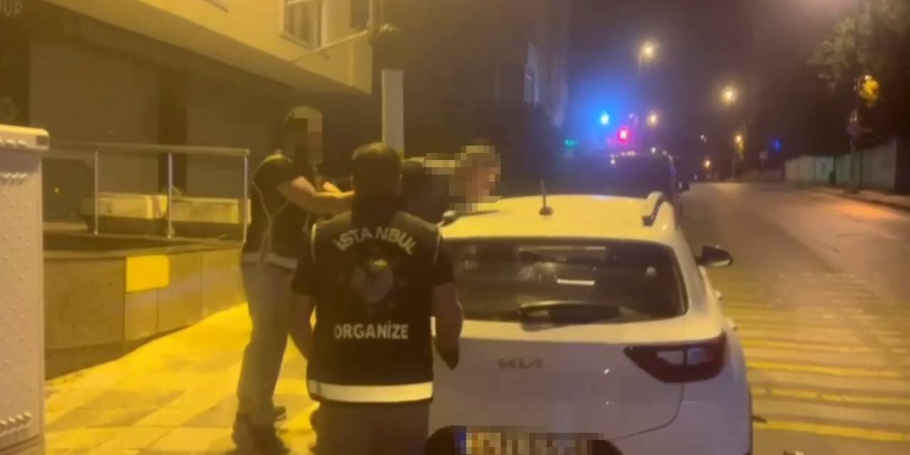 İstanbul’da Silah Kaçakçılarına Operasyon: 5 Kişi Gözaltına Alındı, Çok Sayıda Silah Ele Geçirildi
