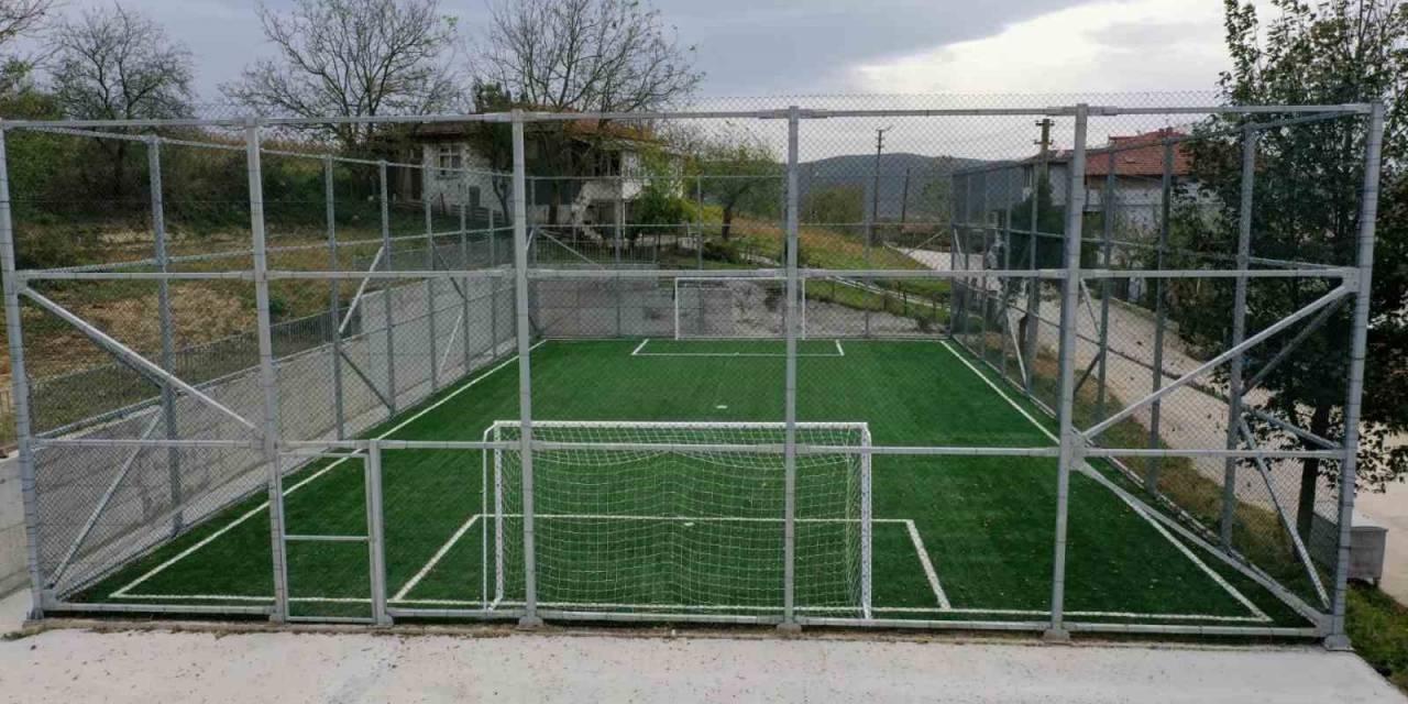 Köylere Futbol Sahası Yapılıyor