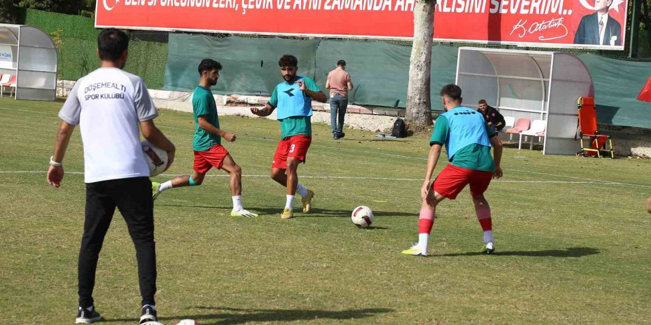 Döşemealtı Futbol Takımı Muğla Deplasmanına Hazırlanıyor