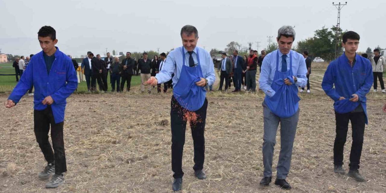 Ziraat Okulunda Hedef 120 Ton Buğday Üretimi