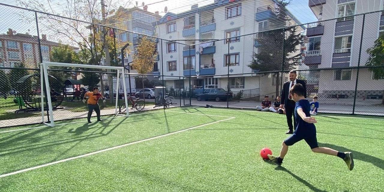Pursaklar Belediye Başkanı Çetin’den Ödüllü Penaltı Atışı