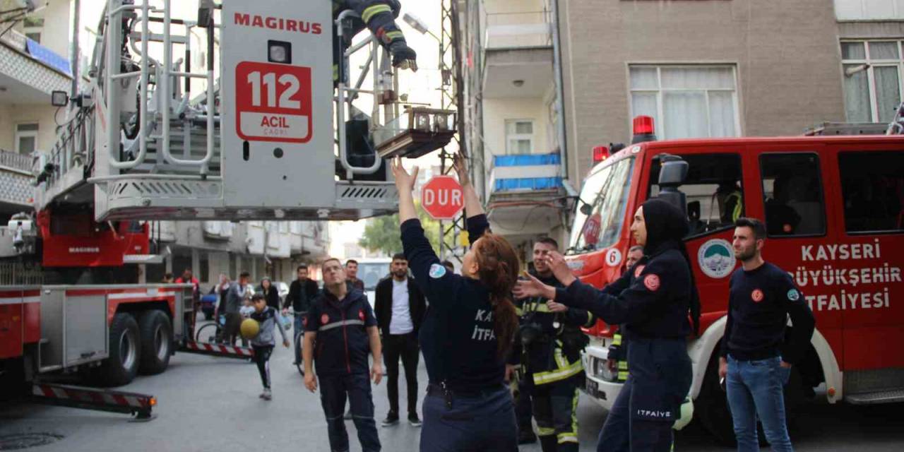 Kayseri’de Binada Yangın: Ekipler Mahsur Kalanları Kurtardı