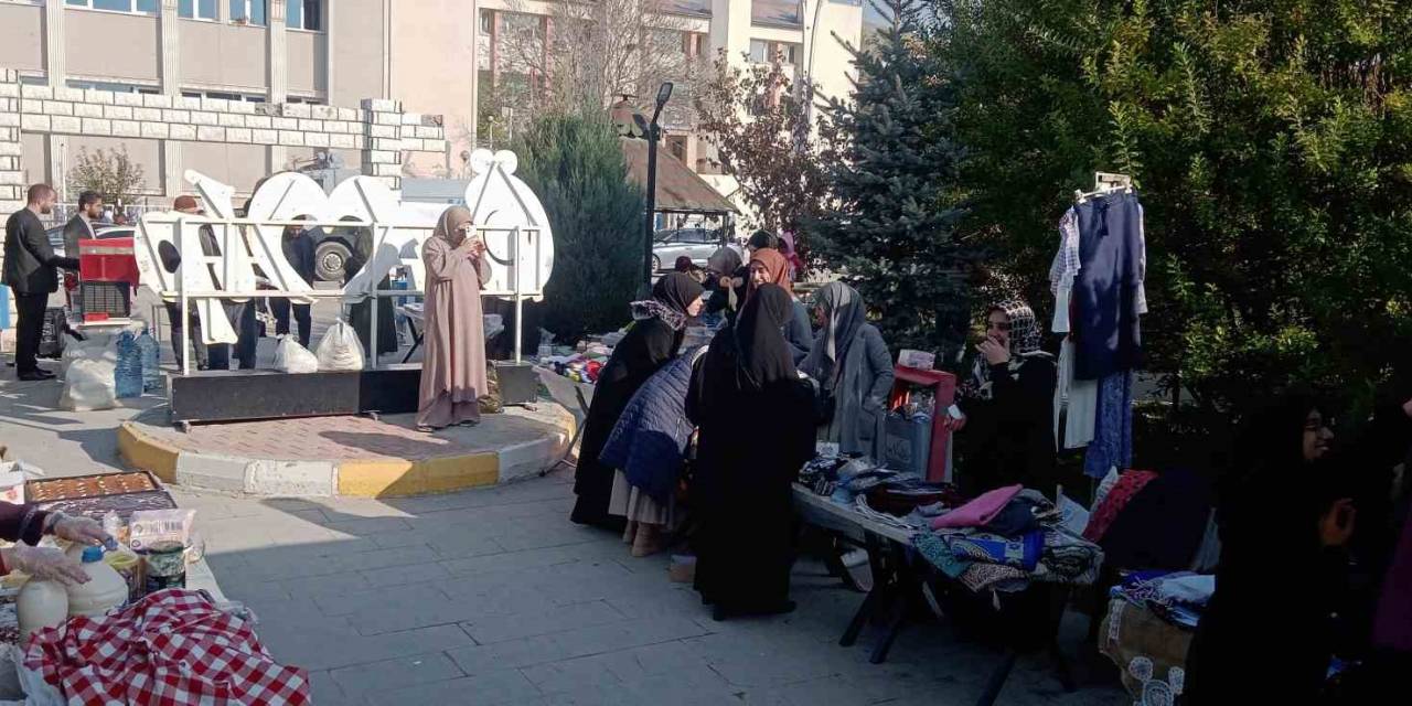 Gazze Yararına Hayır Çarşısı Kuruldu