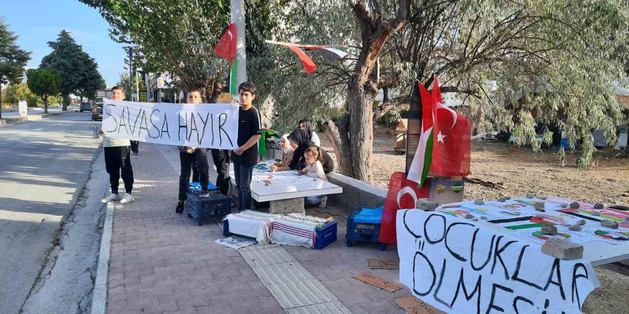 Burdurlu Minik Ellerden Filistin’e Destek