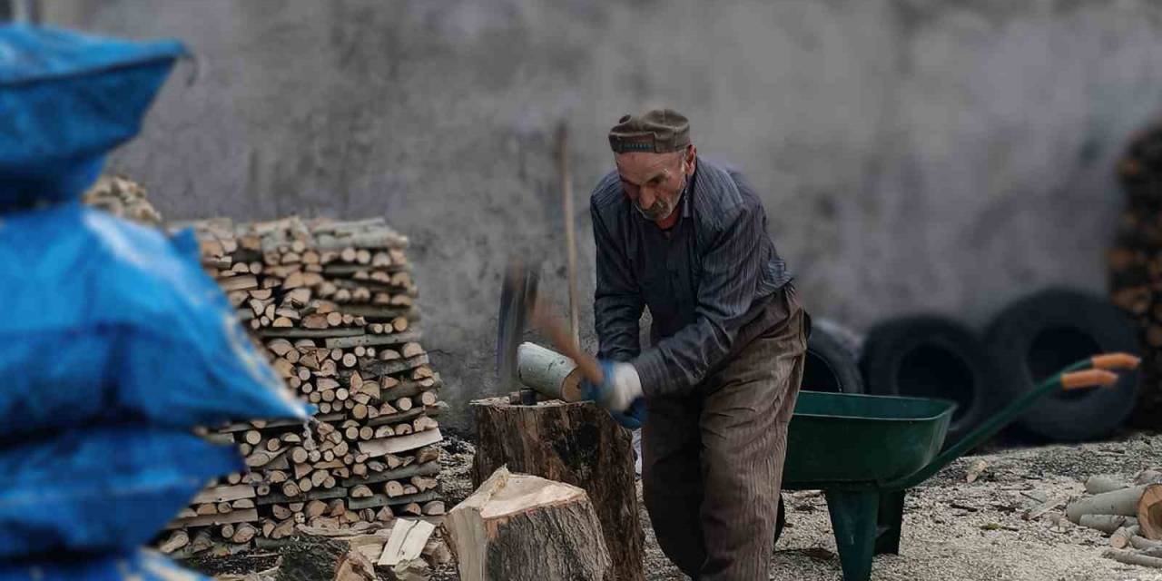Sıcak Hava Odun Ve Kömür Satış Sezonunu Geciktirdi