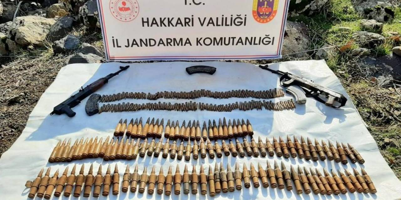 Hakkari Kırsalında Silah Ve Mühimmat Ele Geçirildi