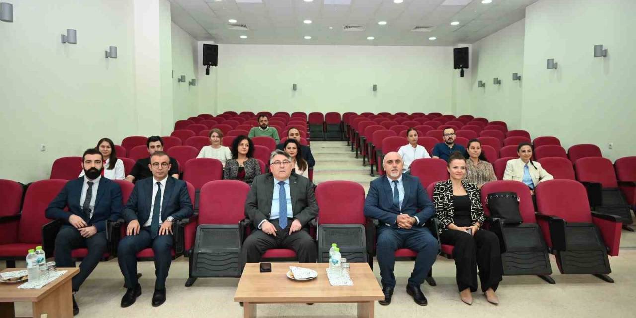 Rektör Özölçer, Diş Hekimliği Fakültesinin Akademik Genel Kurul Toplantısına Katıldı
