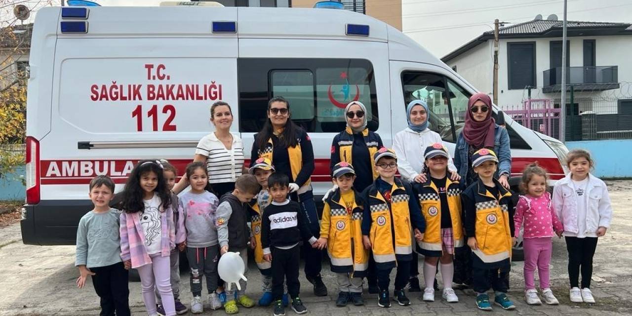 Minik Öğrenciler Ambulansı Tanıdı